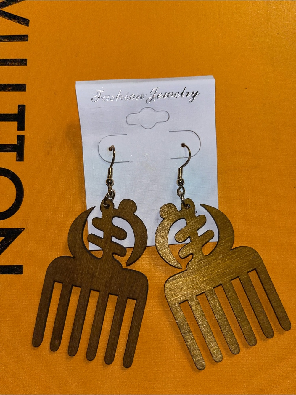 Fashion Jewelry Wooden Afro Pick Dangle Earrings - Gold Brown